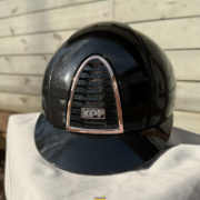 Шлем Kep Cromo 2.0 Shine с решеткой chrome rose gold и logo cristalli Шлем Kep Cromo 2.0 Shine с решеткой chrome rose gold и logo cristalli